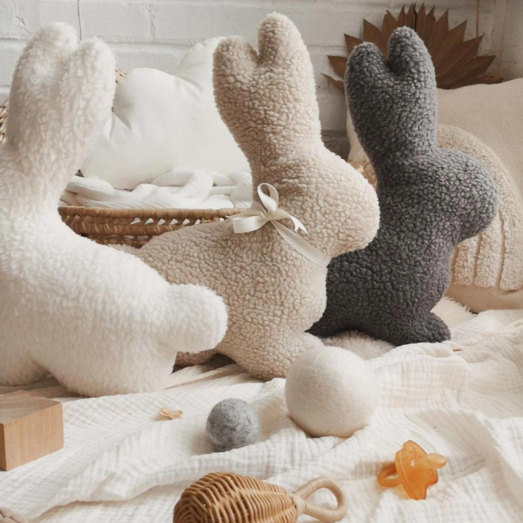 Coussin Lapin de Paques- Easter Bunny Pillow- The Butter Flying