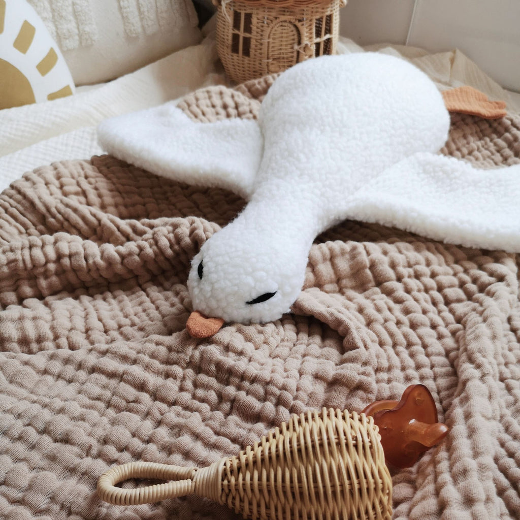 Oie en Peluche Artisanale – Parfaite pour les Tout-Petits