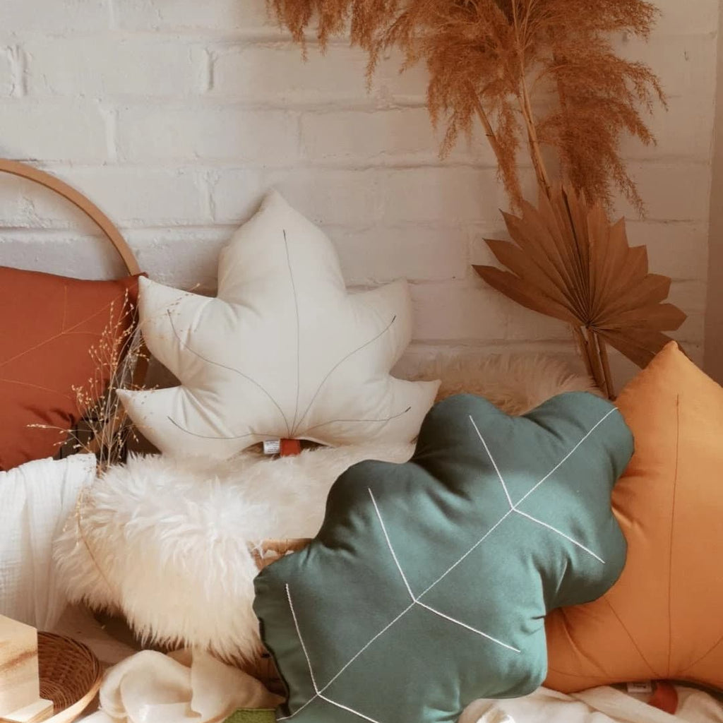 Coussin Feuille d’Érable – Fait à la main à Montréal, Québec