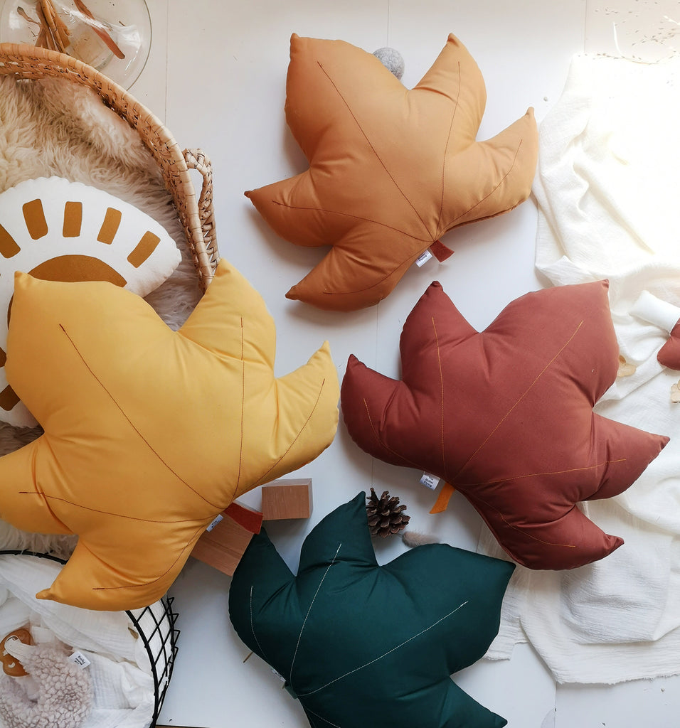 Coussin Feuille d’Érable – Fait à la main à Montréal, Québec