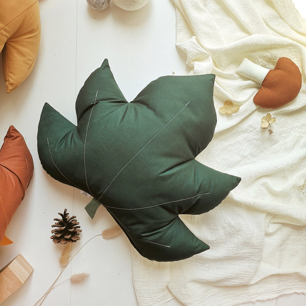 Coussin Feuille d’Érable – Fait à la main à Montréal, Québec