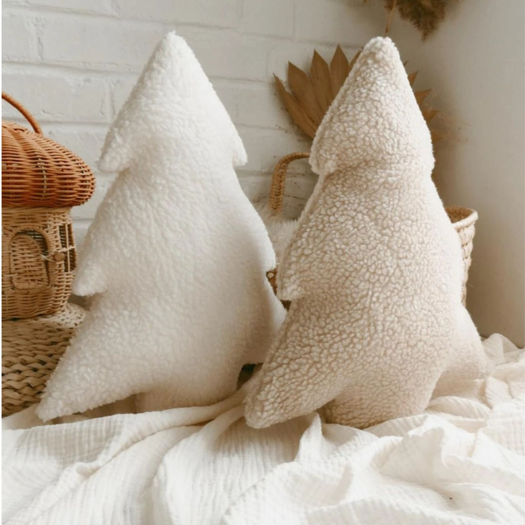 coussin sapin blanc et beige- Décoration de chalet- The Butter Flying