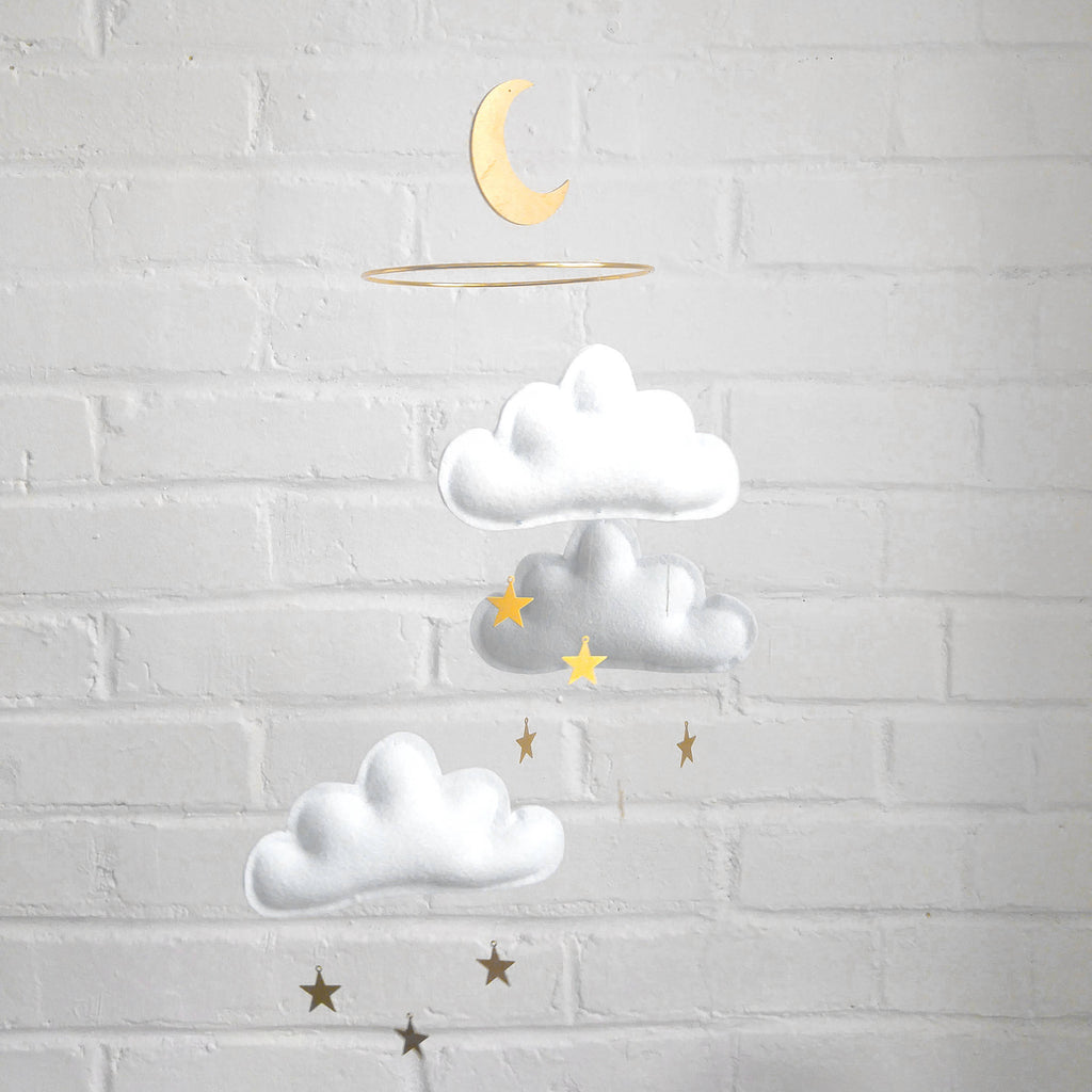 Mobile bébé nuages et étoiles- Blanc / doré - The Butter Flying